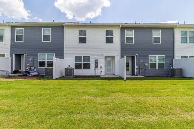 Building Photo - 211 Seymour Vlg Dr