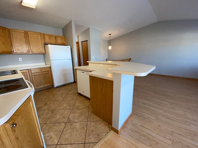 Building Photo - 3 Bedroom Twinhome near the New Sandford Hospital!!