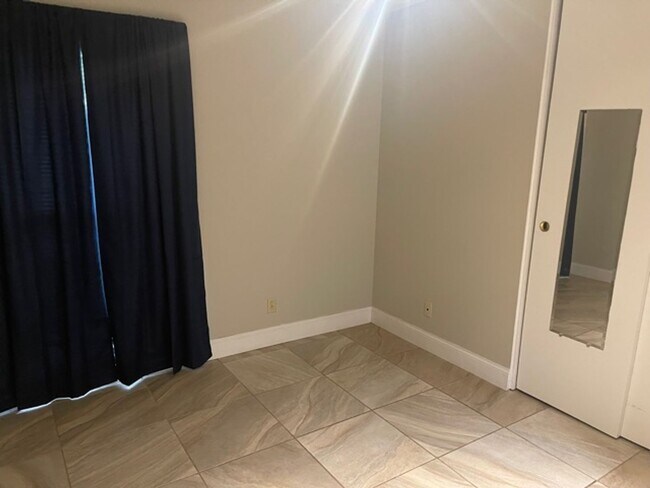 Building Photo - Close to South Alabama 3/2 Single Car Garage