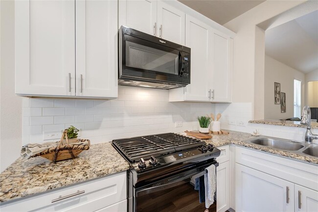 Building Photo - 3017 Bella Lago Dr