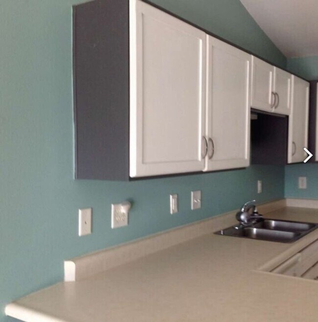 Building Photo - $1,210 | 2 Bedroom, 1 Bathroom Condo | Sublease | Pet Friendly* | Available for an Immediate Move...