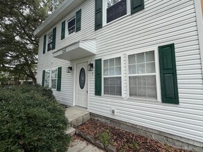 Building Photo - 120 N Pinewood Dr