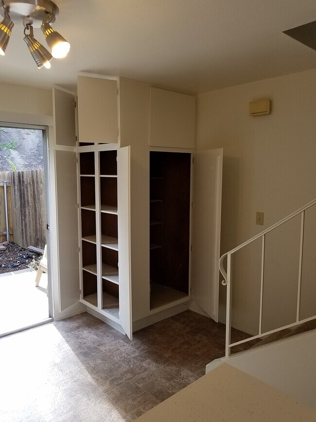 Building Photo - San Carlos (next to Mission Trails) 2 bed 1 bath Townhouse with Patio, Pool