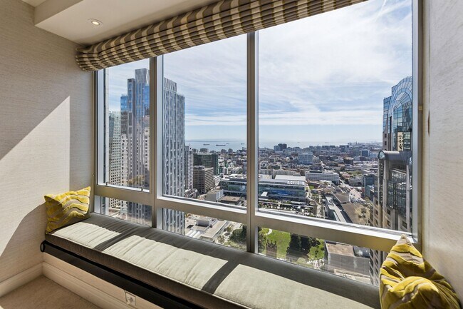 Building Photo - 706 Mission St