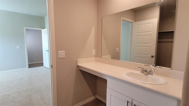 Building Photo - 526 Dalloway St