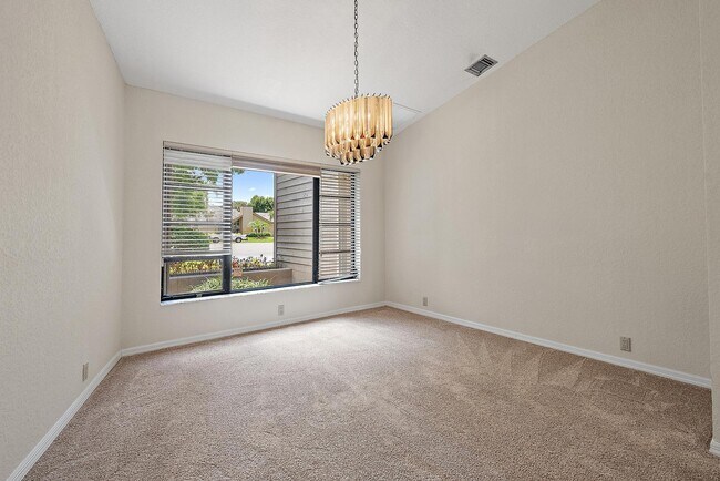 Building Photo - 18 Glencairn Rd