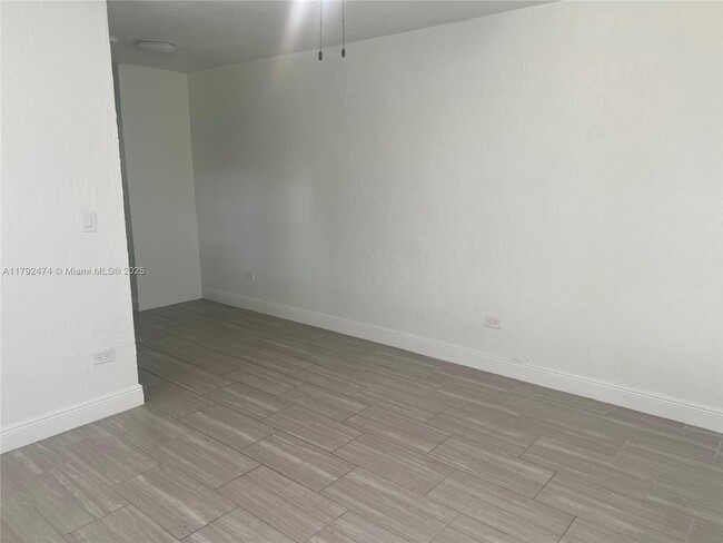 Building Photo - 1600 NW 42nd St