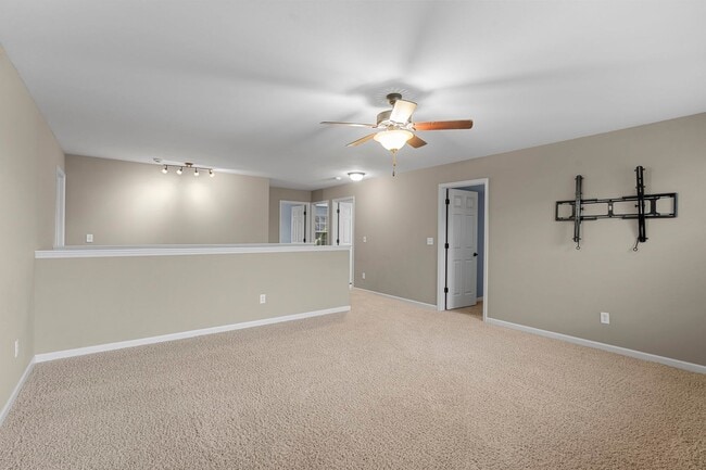 Building Photo - Stunning Former Display Home on a Quiet Cu...