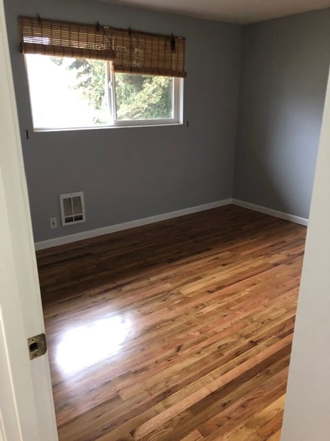 Building Photo - Updated 3 Bdr, 1 1/2 bath with garage and ...