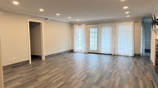 Building Photo - 3310 N Braeswood Blvd