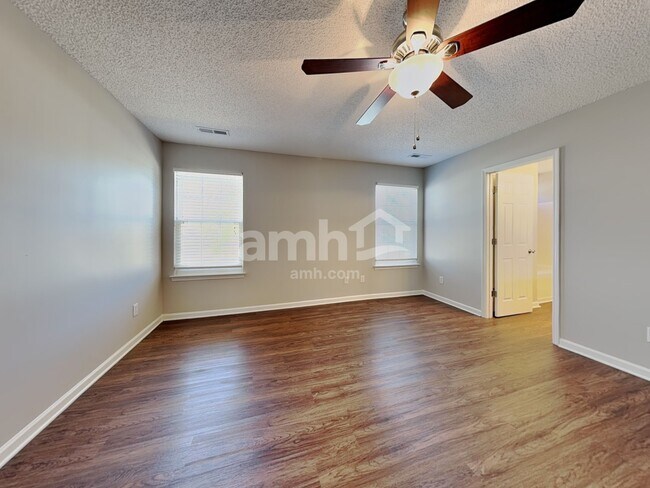 Building Photo - 3125 Teton Dr