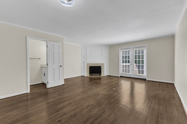 Building Photo - 2824 Wayland Dr