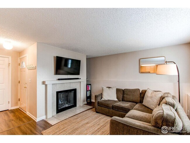 Building Photo - Mission Hills Condo