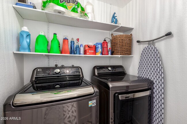 Building Photo - 4138 W Dahlia Dr