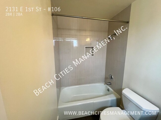 Building Photo - Condo located One Block from the Beach wit...