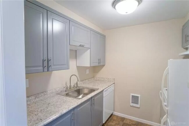 Building Photo - 5375 Dunmore Dr