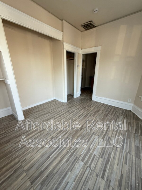 Building Photo - 737 S 24th St