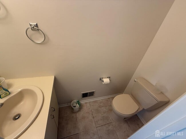 Building Photo - 207 Darwin Ln