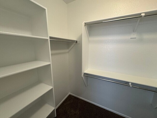 Building Photo - 4133 E Cherry Hills Dr
