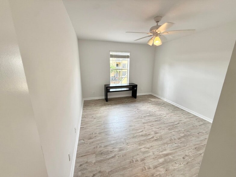Building Photo - 6307 La Costa Dr