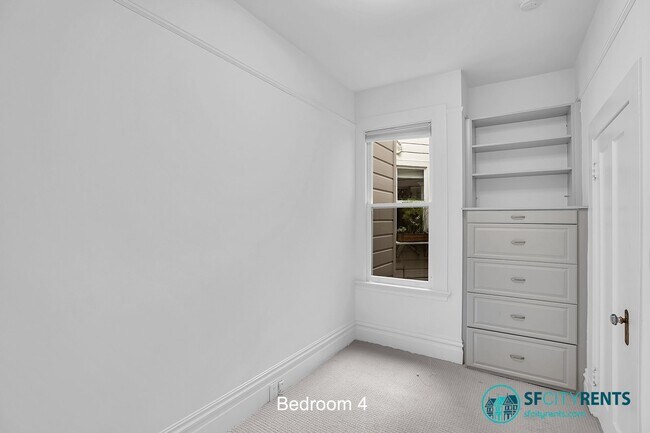 Building Photo - Sun-filled Presidio Heights Residence w/ Private Deck, Hot Tub & Garage Parking