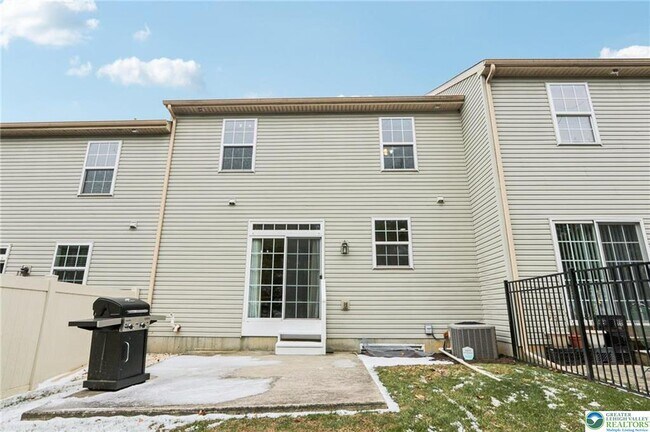 Building Photo - 270 Milkweed Dr