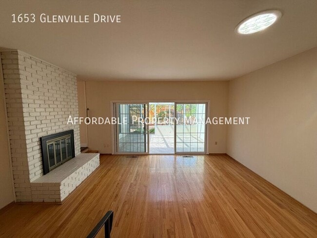 Building Photo - 1653 Glenville Dr