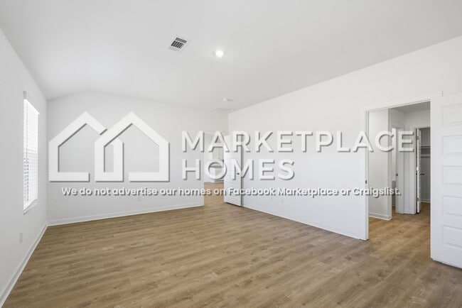 Building Photo - 3040 Laredo Ln