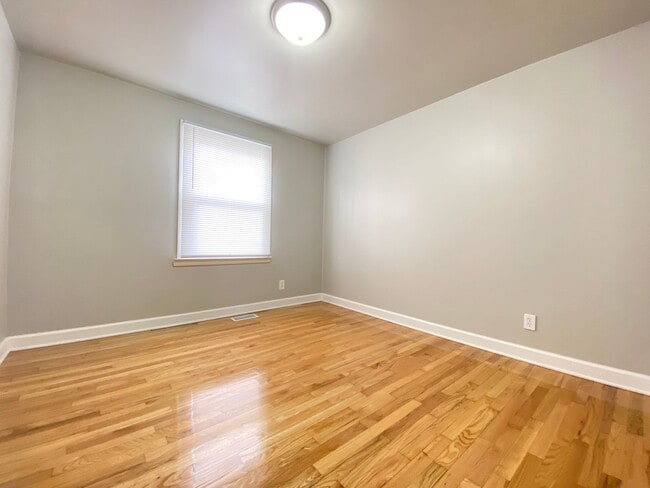 Building Photo - 4 Bed 1.5 Bath Home In Gary