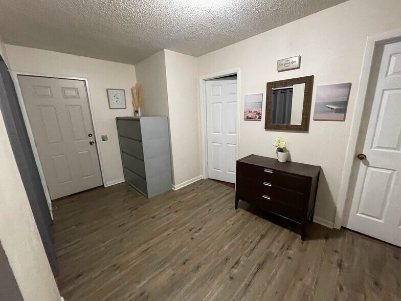 Building Photo - 7075 65th Way N