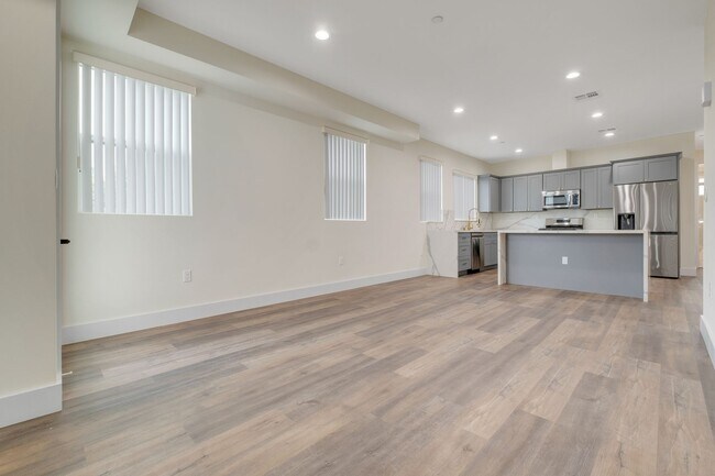 Building Photo - A beautifully designed and renovated 4 bed...