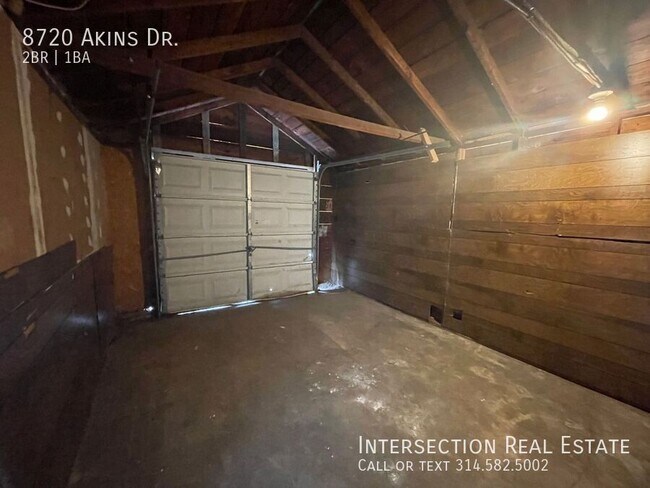 Building Photo - 8720 Akins Dr