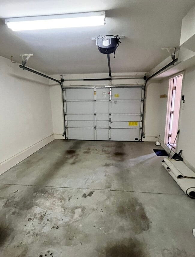 Building Photo - 367 Mainsail Dr