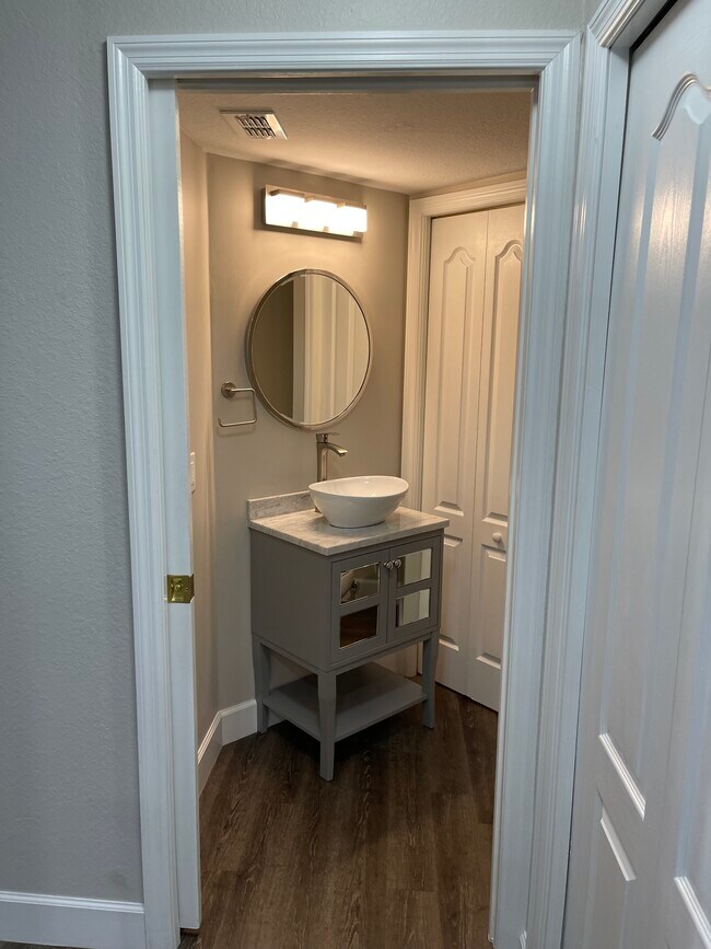 Building Photo - 9419 Ivy Brook Run