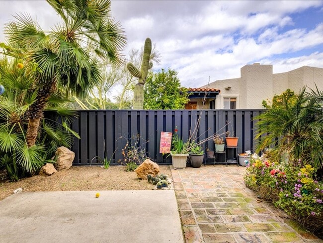 Building Photo - 2 Bedroom 2 Bathroom