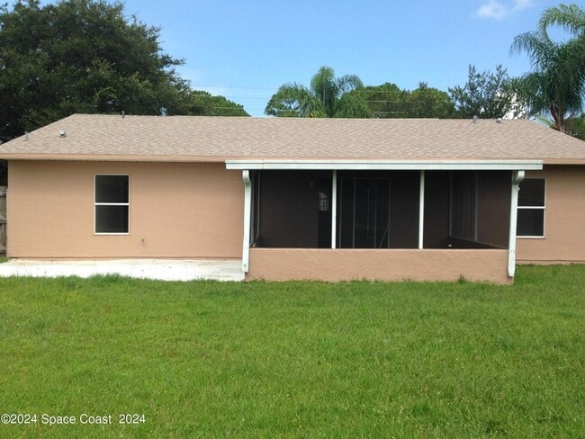 Building Photo - 639 Dwight Ave SE