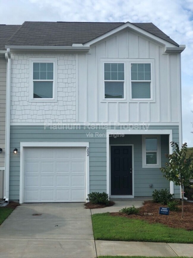 Building Photo - 202 Grand Central Wy