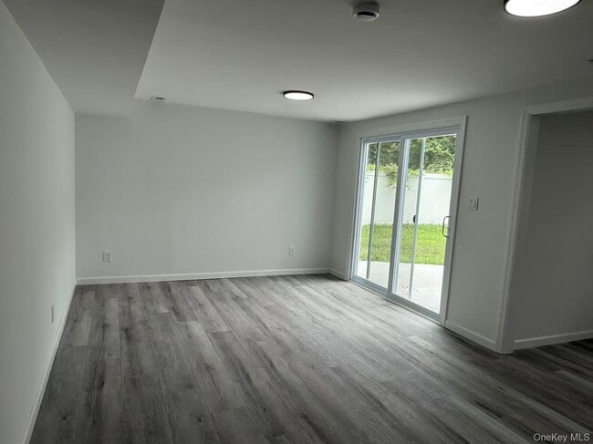 Building Photo - 495 Hawkins Rd