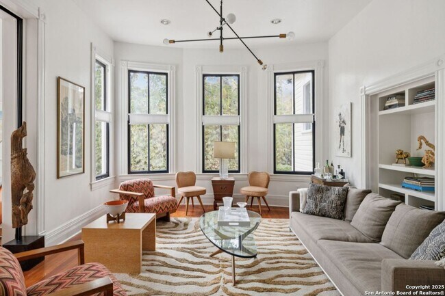 Building Photo - HISTORIC CHARM IN KING WILLIAM