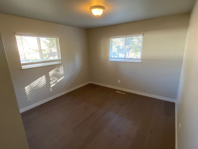 Building Photo - 2 Bed 1 Bath Home in NE Fort Collins!