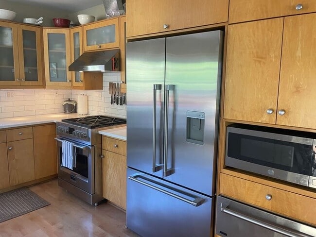 Building Photo - Immaculate and Updated Mid Century Home in Whittier Heights