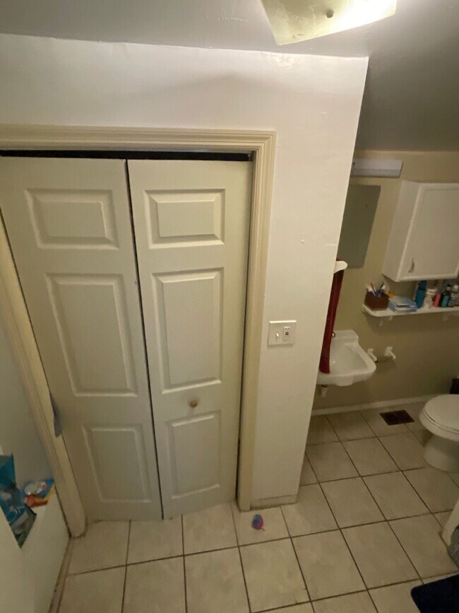 Building Photo - Great 1 bedroom near FSU