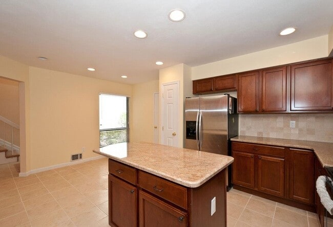 Building Photo - 90 Foxwood Dr
