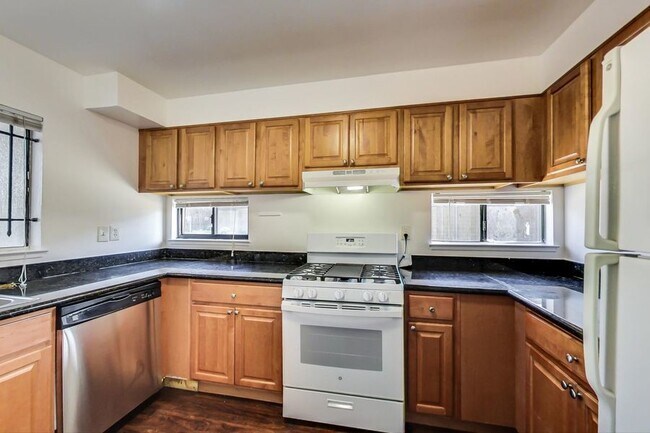 Building Photo - Updated Apartment near BART.  6 Weeks Free!