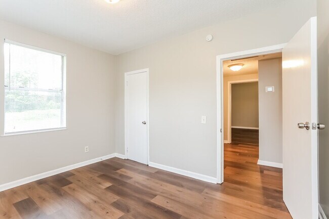 Building Photo - 4606 Albermarle Ave