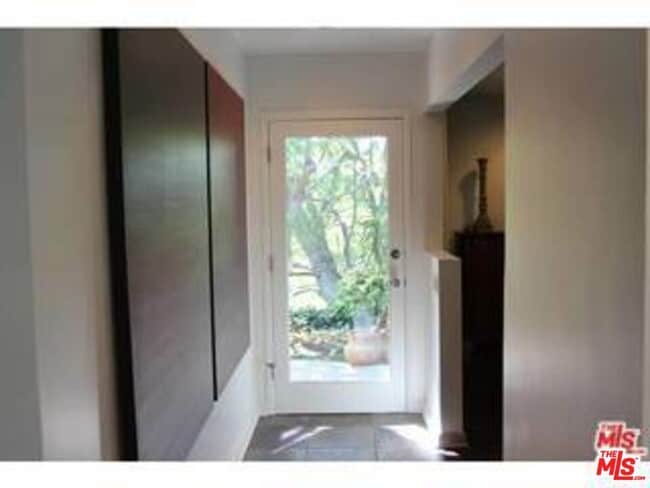 Building Photo - 8049 Briar Summit Dr