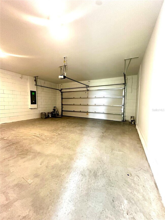 Building Photo - 3466 Howell Dr