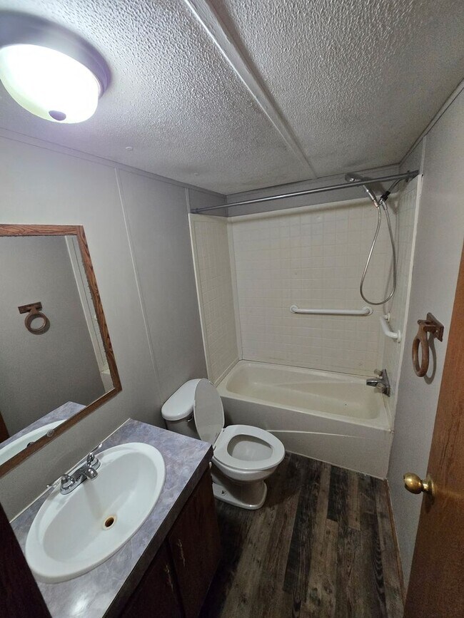 Building Photo - 3 Bed 2 Bath Mobile Home for rent in Middletown, MO!