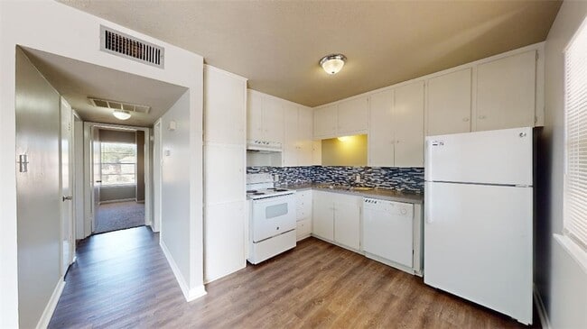 Building Photo - 3800 E 29th St