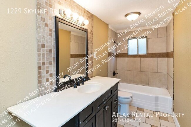 Building Photo - 1229 Skyline Dr